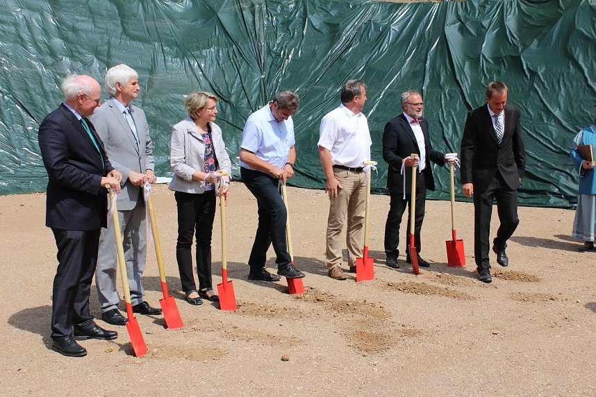 Spatenstich f&uuml;r Geo-Informationszentrum