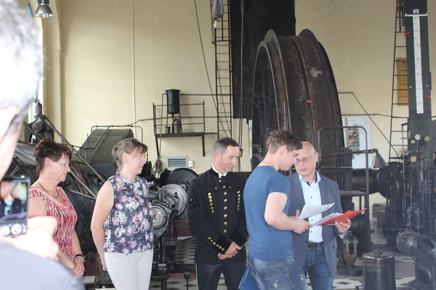 Bergbautechnologen beenden Ausbildung