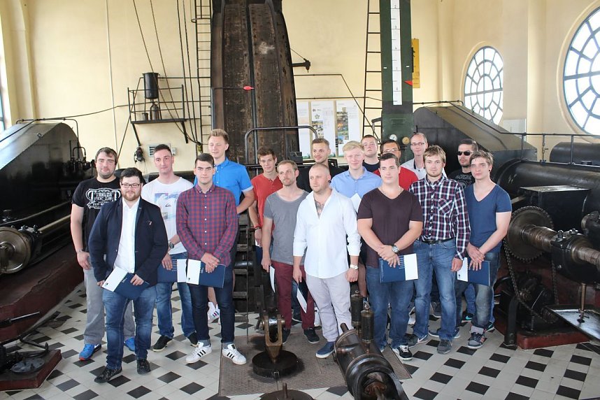 Bergbautechnologen beenden Ausbildung