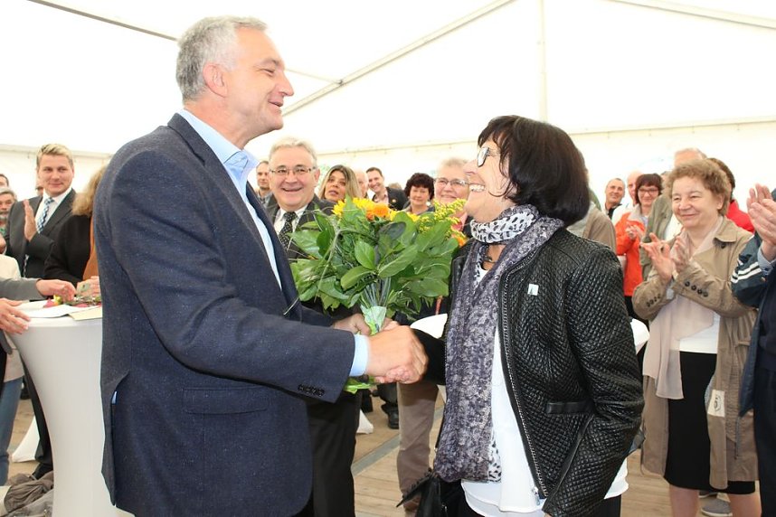 Mit Festakt schiefer Turm als gerettet gefeiert