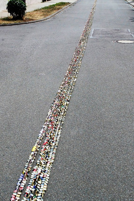 Die "Neue Sorge" bereitete den Weltrekordlern keine Sorge: Die Stra&szlig;e ist sauber und schnurgerade.