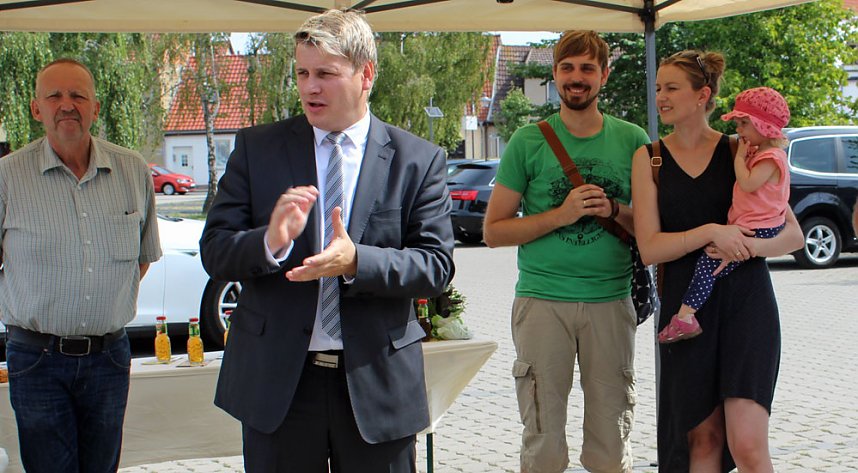 E-Tankstelle f&uuml;r Autos und Fahrr&auml;der