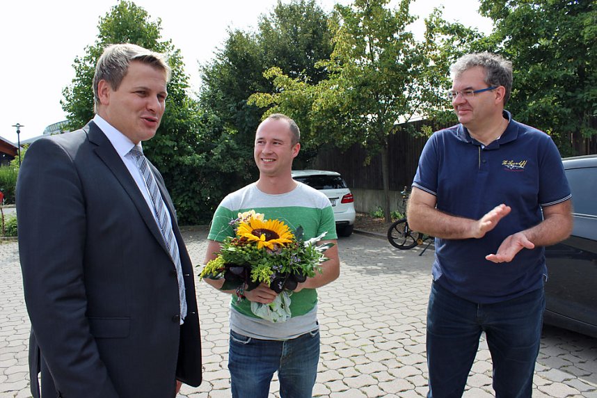 E-Tankstelle f&uuml;r Autos und Fahrr&auml;der