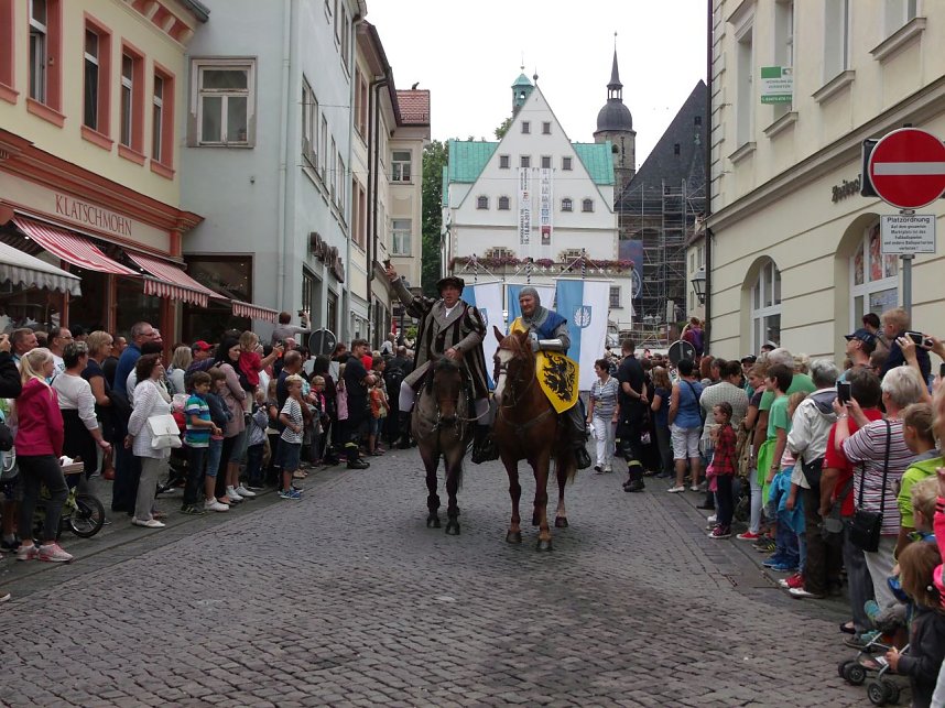 Besucher warten auf den Start