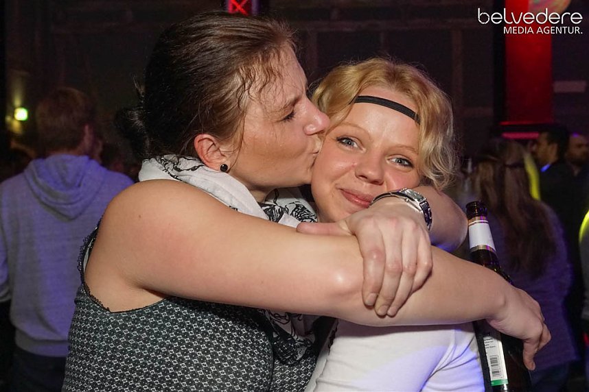 Wir bekennen Farbe! - so hie&szlig; das Motto der Nacht vom Samstag zu Sonntag im Nordh&auml;user Jugendclubhaus. Auf die G&auml;ste wartete nicht nur jede Menge Licht, sondern auch jede Menge toller Musik. Wir haben wieder die Galerie f&uuml;r Sie zusammengestellt.