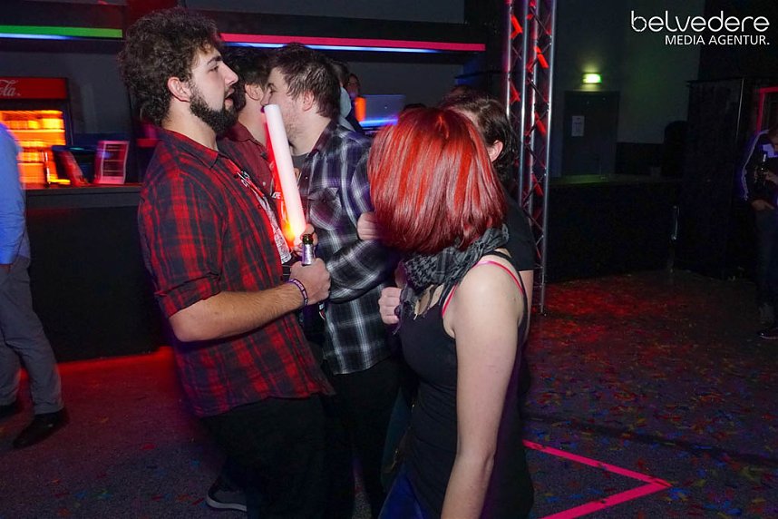 Wir bekennen Farbe! - so hie&szlig; das Motto der Nacht vom Samstag zu Sonntag im Nordh&auml;user Jugendclubhaus. Auf die G&auml;ste wartete nicht nur jede Menge Licht, sondern auch jede Menge toller Musik. Wir haben wieder die Galerie f&uuml;r Sie zusammengestellt.