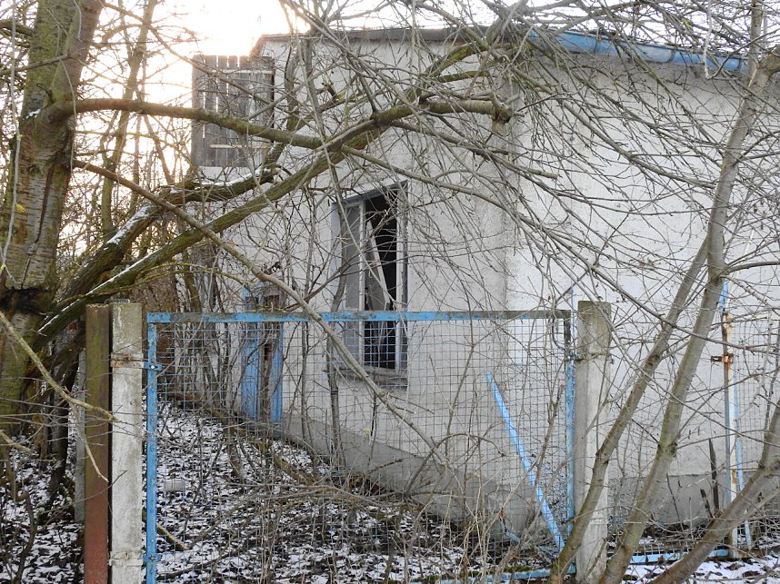 Peter Blei in den Ruinen der Schuhfabrik in Wiehe