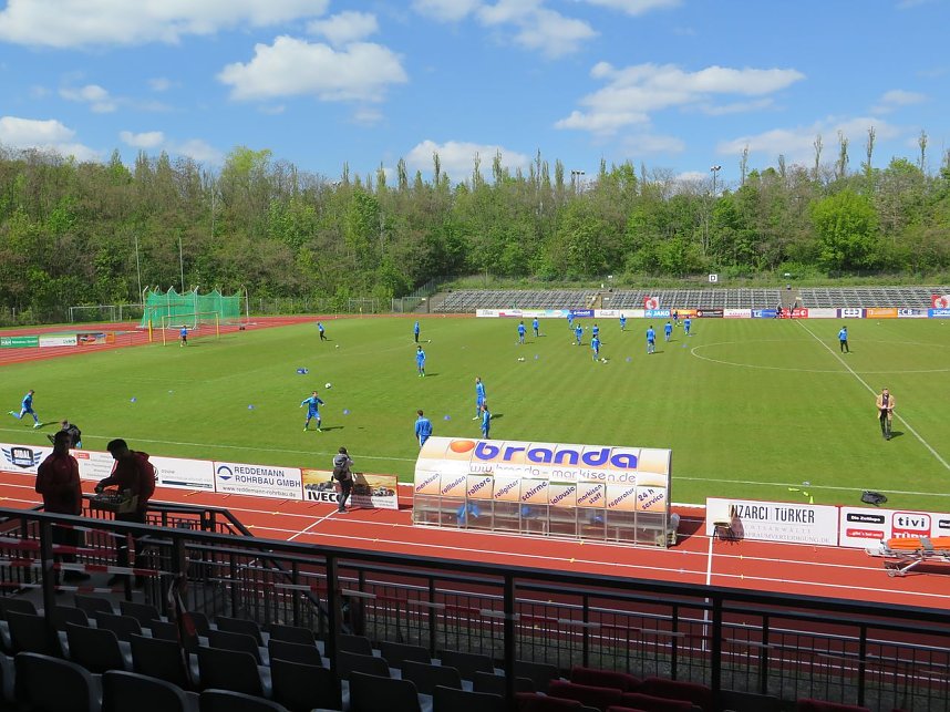 Vor und nach dem Spiel gegen den BAK
