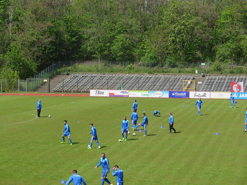 Vor und nach dem Spiel gegen den BAK
