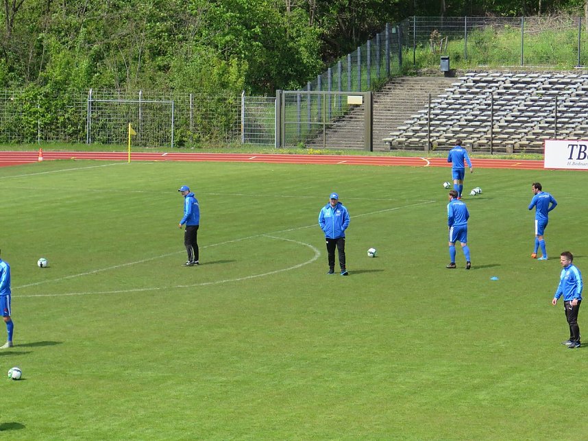 Vor und nach dem Spiel gegen den BAK