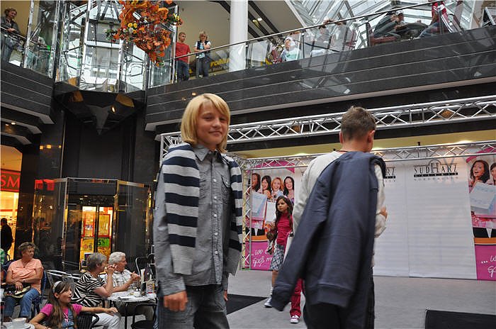 Modeschau in der Galerie