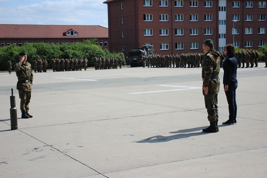 Einheiten der Bundeswehr verabschiedet
