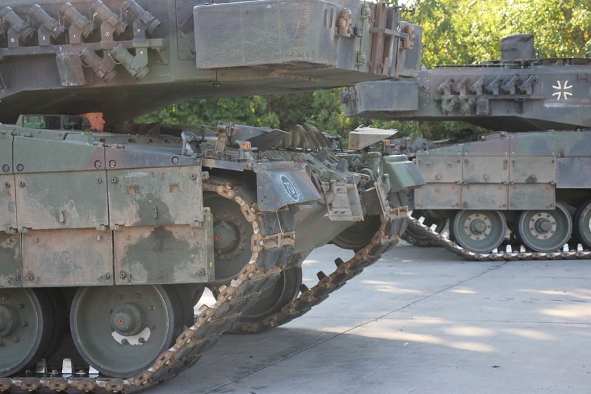 Panzer in Richtung Litauen verladen