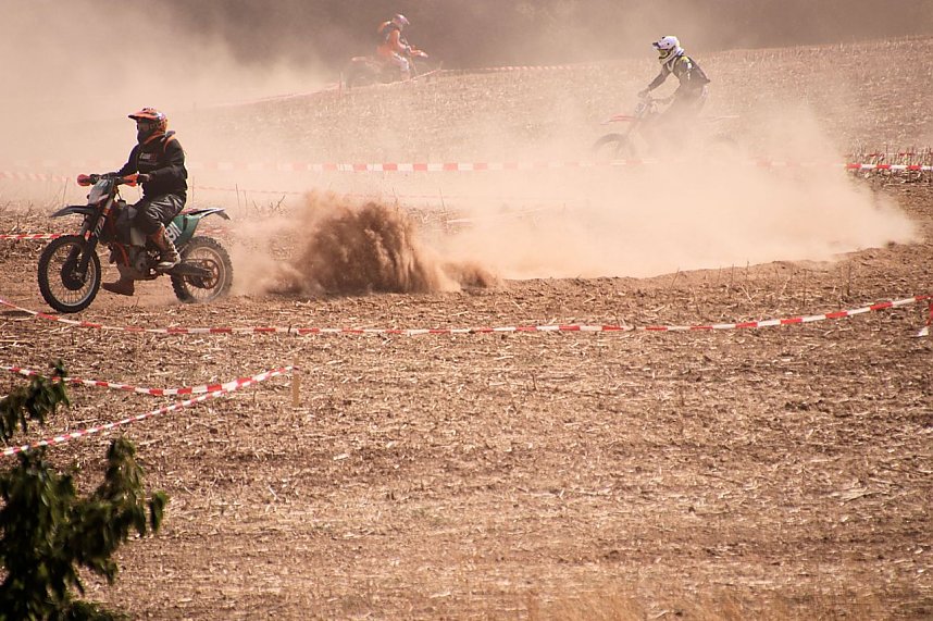 Fliegende Maschinen am Weinberg