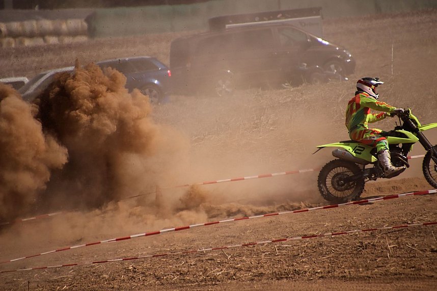 Fliegende Maschinen am Weinberg