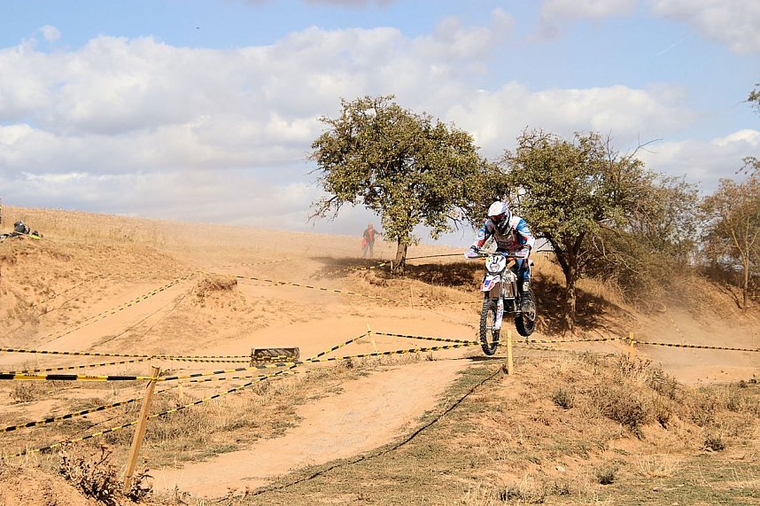 Fliegende Maschinen am Weinberg