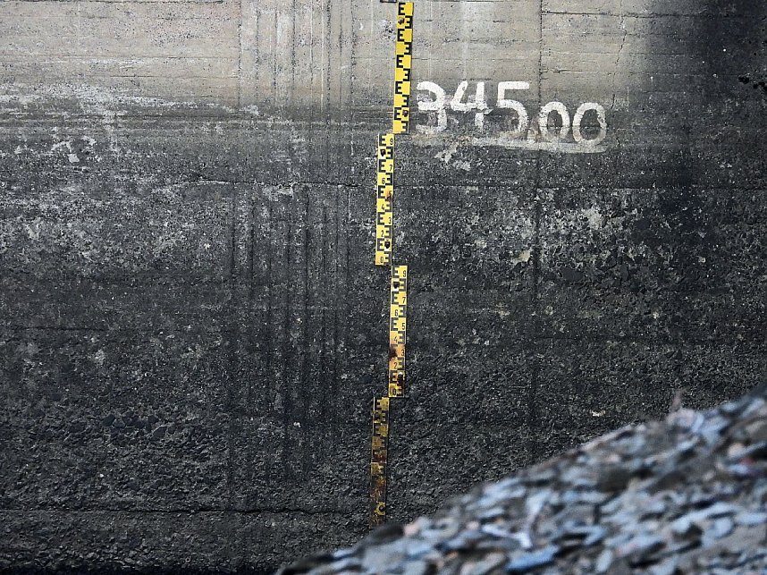 Wenig Wasser in der Talsperre