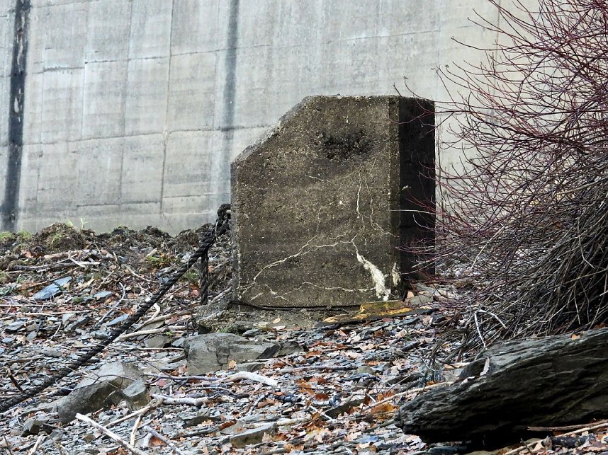 Wenig Wasser in der Talsperre