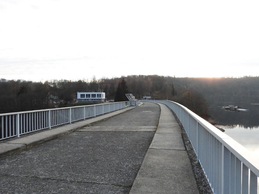 Wenig Wasser in der Talsperre