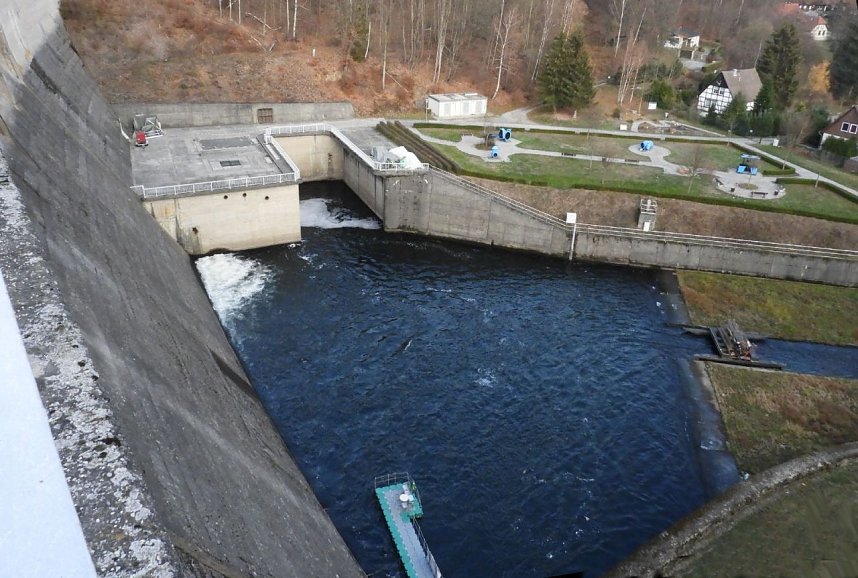 Wenig Wasser in der Talsperre