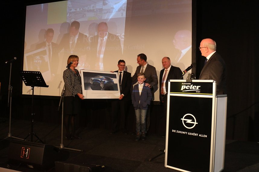 Er&ouml;ffnung des Opel-Autohauses