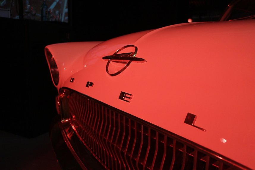 Er&ouml;ffnung des Opel-Autohauses