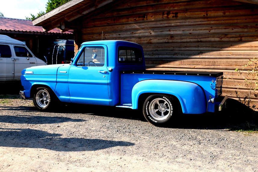 US-Cars in der Westernstadt