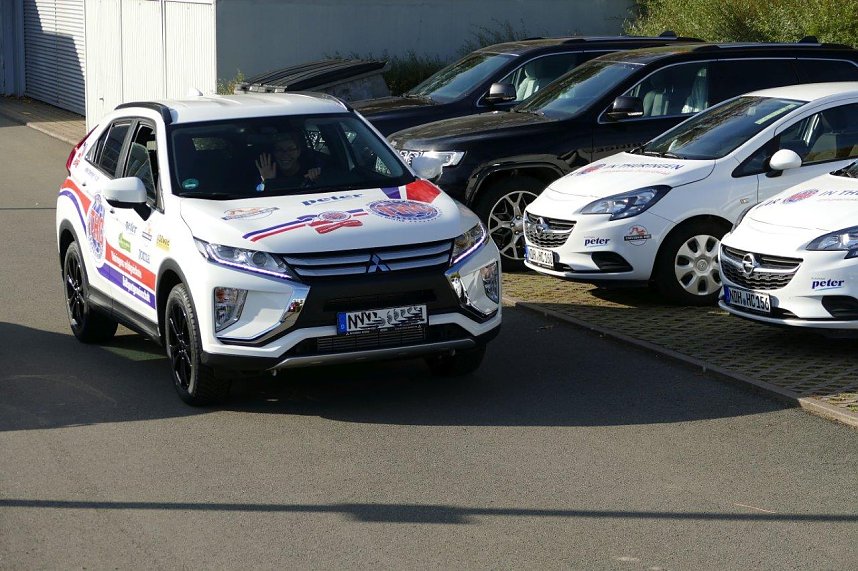 Autos an THC-M&auml;dels &uuml;bergeben