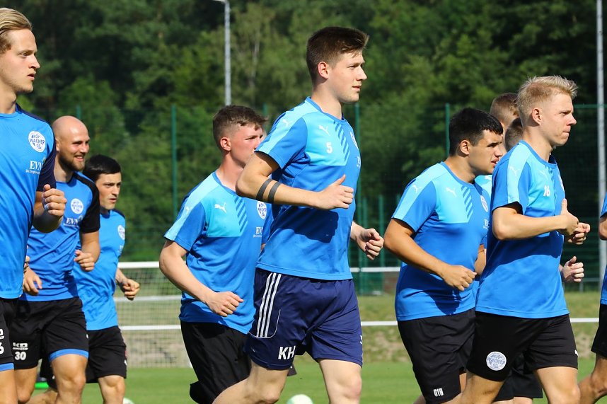 Trainingsauftakt des Oberliga-Kaders im AKS