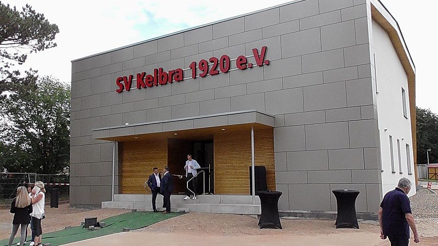 Sportlerheim &uuml;bergeben 