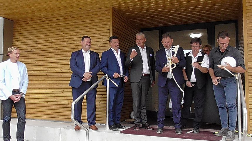 Sportlerheim &uuml;bergeben 