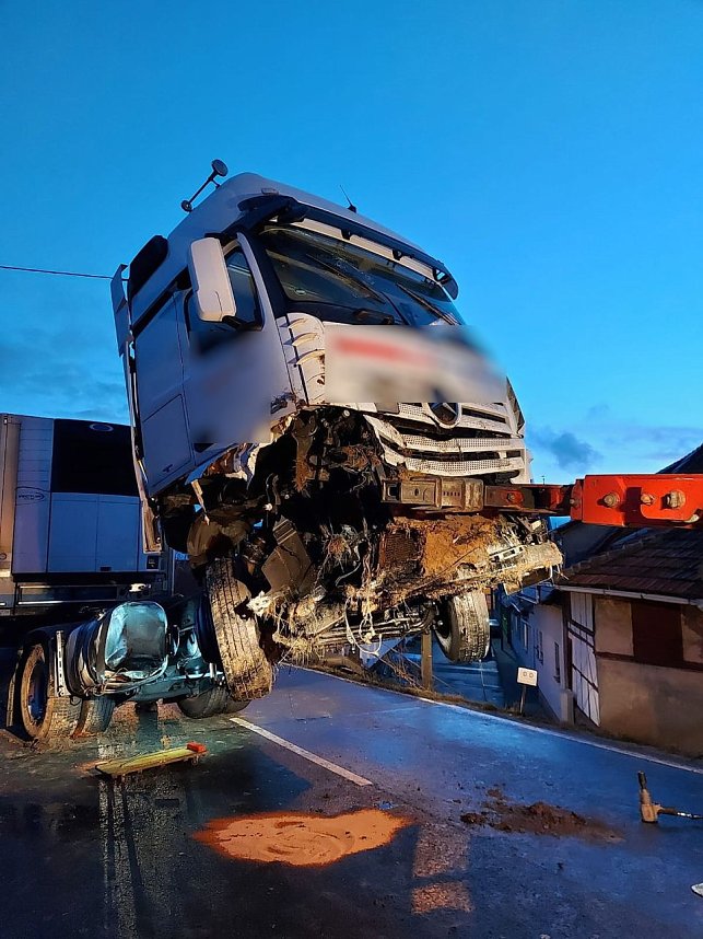 LKW-Bergung bei Oberspier