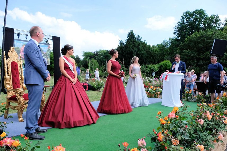 Kr&ouml;nung der Rosenk&ouml;nigin in Sangerhausen