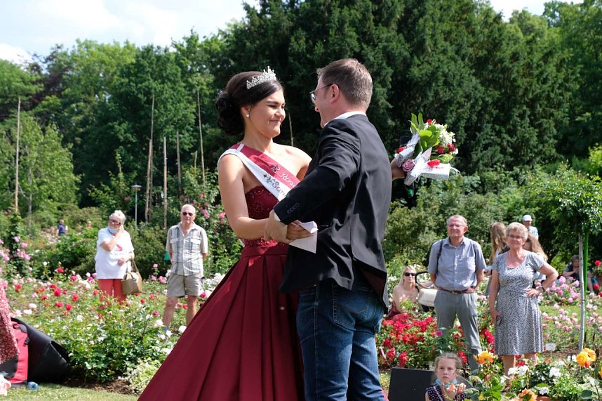 Kr&ouml;nung der Rosenk&ouml;nigin in Sangerhausen