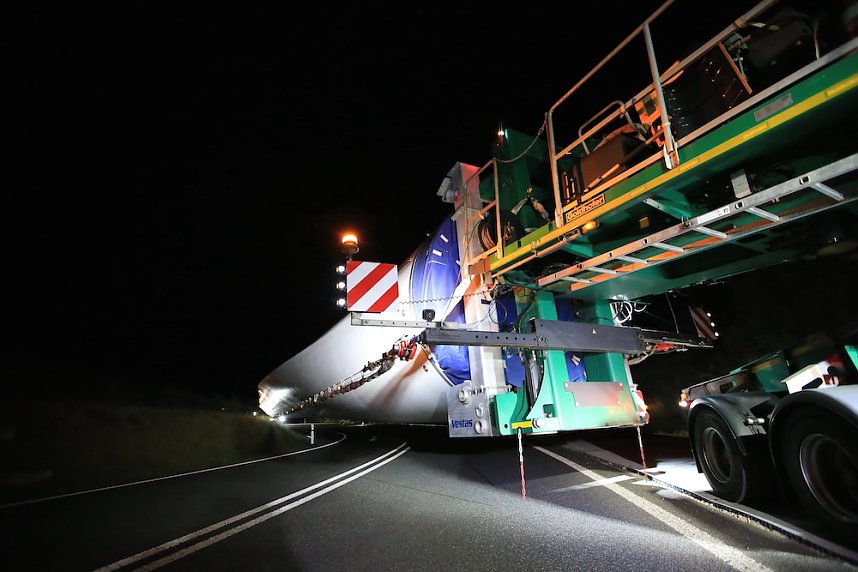 Schwerlasttransport mit Windr&auml;dern