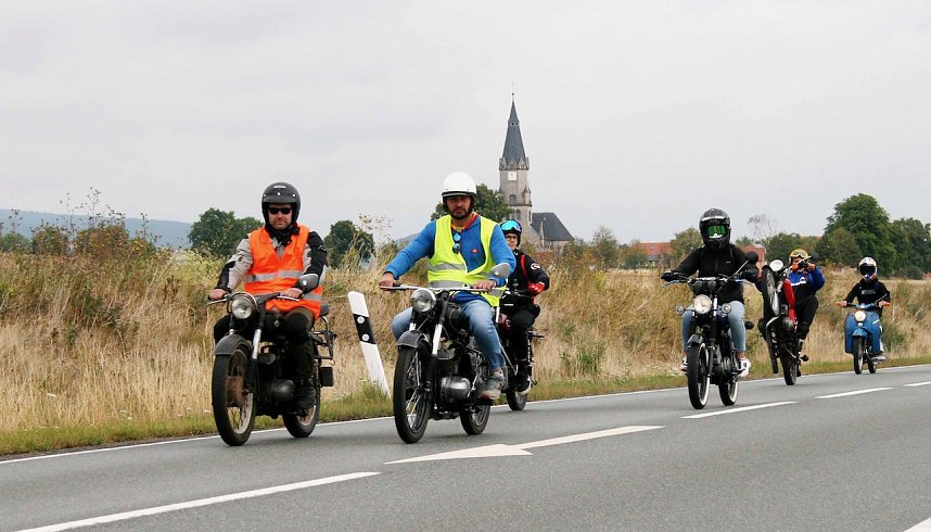 Ausfahrt der MZ und Simson-Freunde