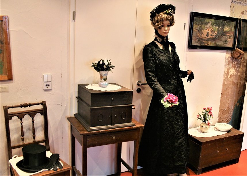 Schwarzes Brautkleid 