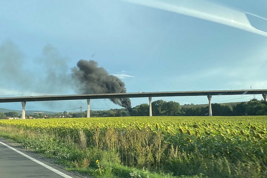 M&auml;hdrescher in Flammen 