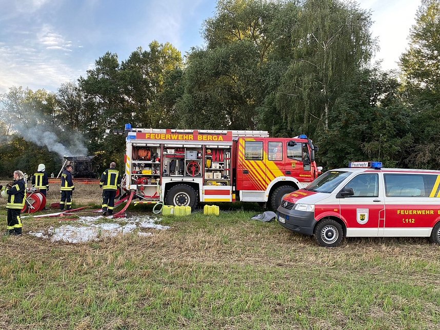M&auml;hdrescher in Flammen 