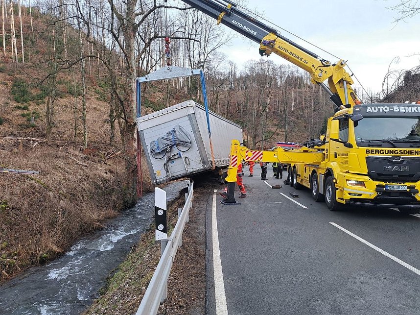 Unfall auf der Bundesstra&szlig;e