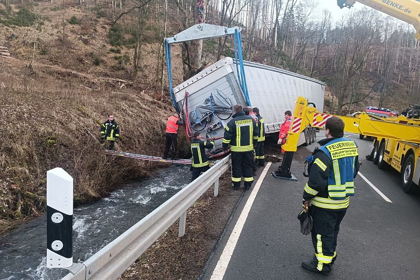Unfall auf der Bundesstra&szlig;e