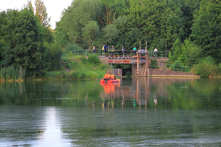 Suchaktion am Gro&szlig;enehricher Stau