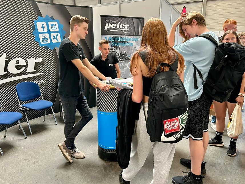 &Uuml;ber mangelndes Interesse konnten sich die Standbetreuer nicht beklagen.