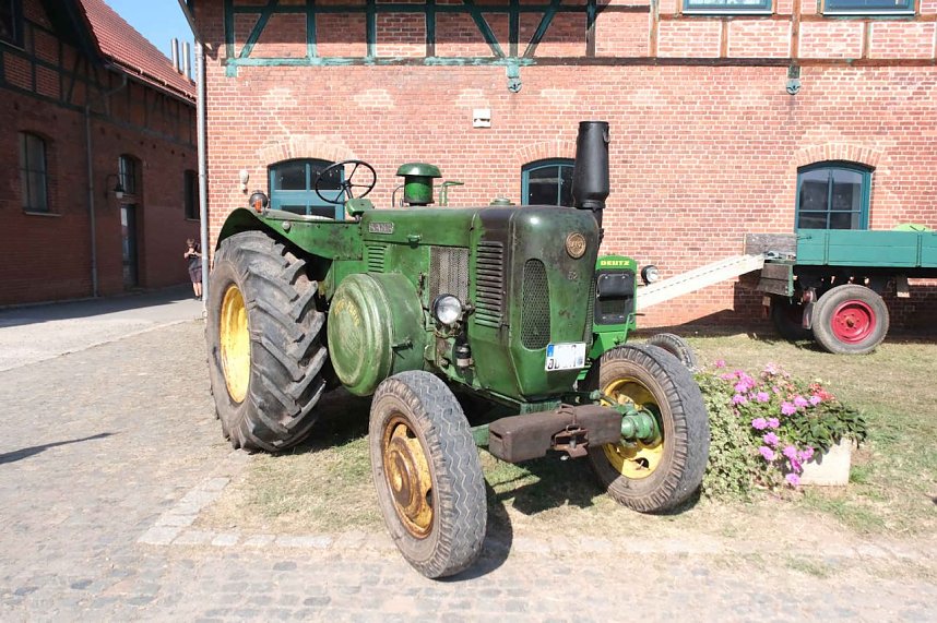 Motoren- und Maschinenschau zu Dreschfest in Sundhausen