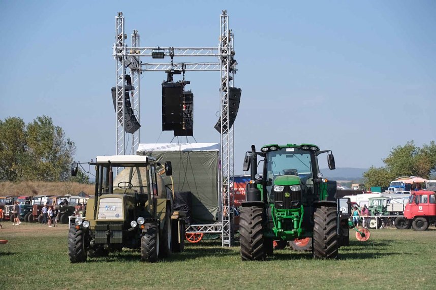 Motoren- und Maschinenschau zu Dreschfest in Sundhausen