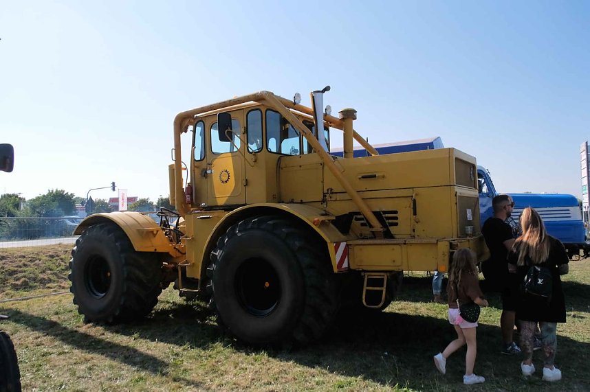 Motoren- und Maschinenschau zu Dreschfest in Sundhausen