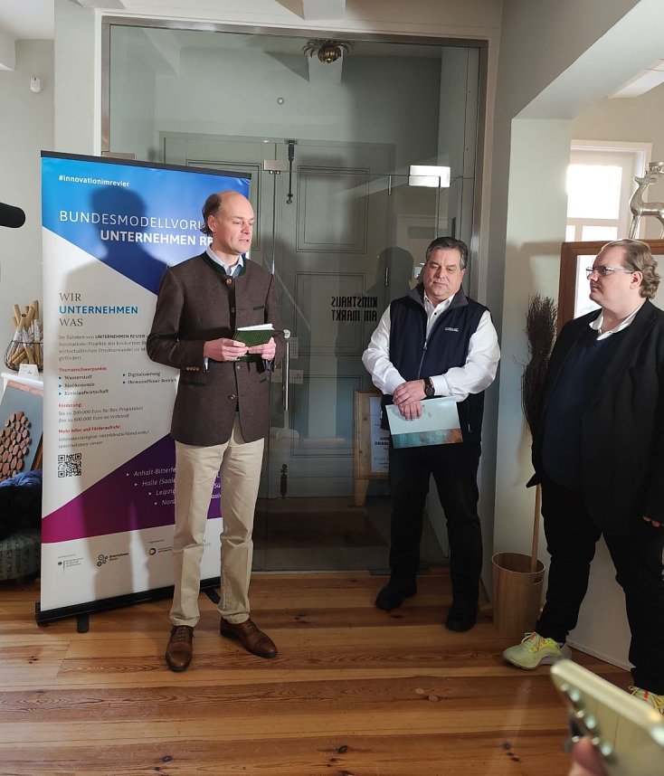 B&uuml;roer&ouml;ffnung gefeiert 