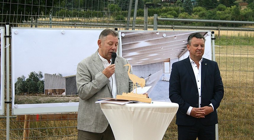 Grundsteinlegung f&uuml;r das "Nest" am Stausee Kelbra