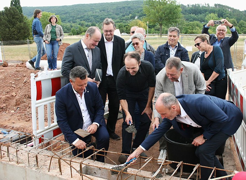 Grundsteinlegung f&uuml;r das "Nest" am Stausee Kelbra