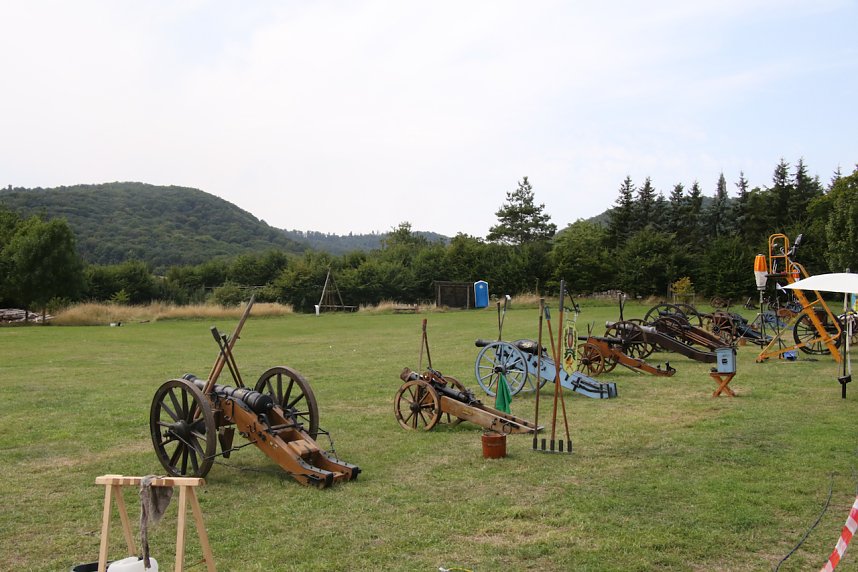 Kanonendonner auf der Pfalz Tilleda